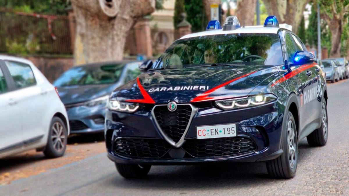 Marina di Ravenna, 18enne tenta di rubare un’auto