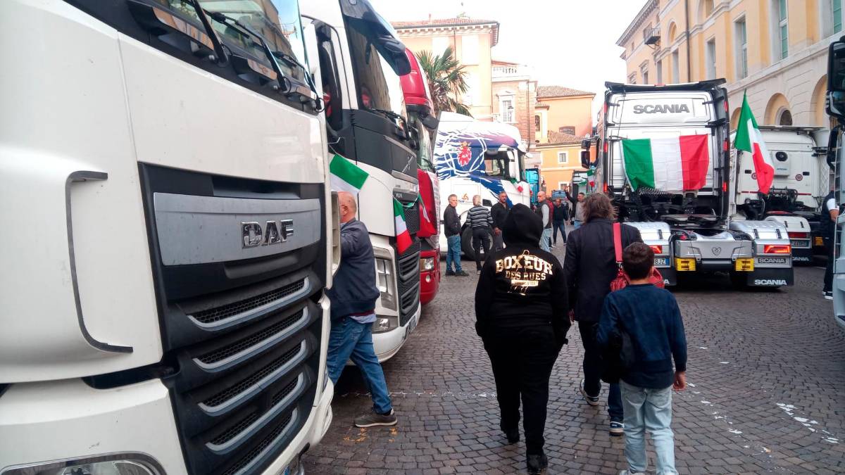 Ravenna, la protesta degli autotrasportatori contro il caro gasolio VIDEO GALLERY