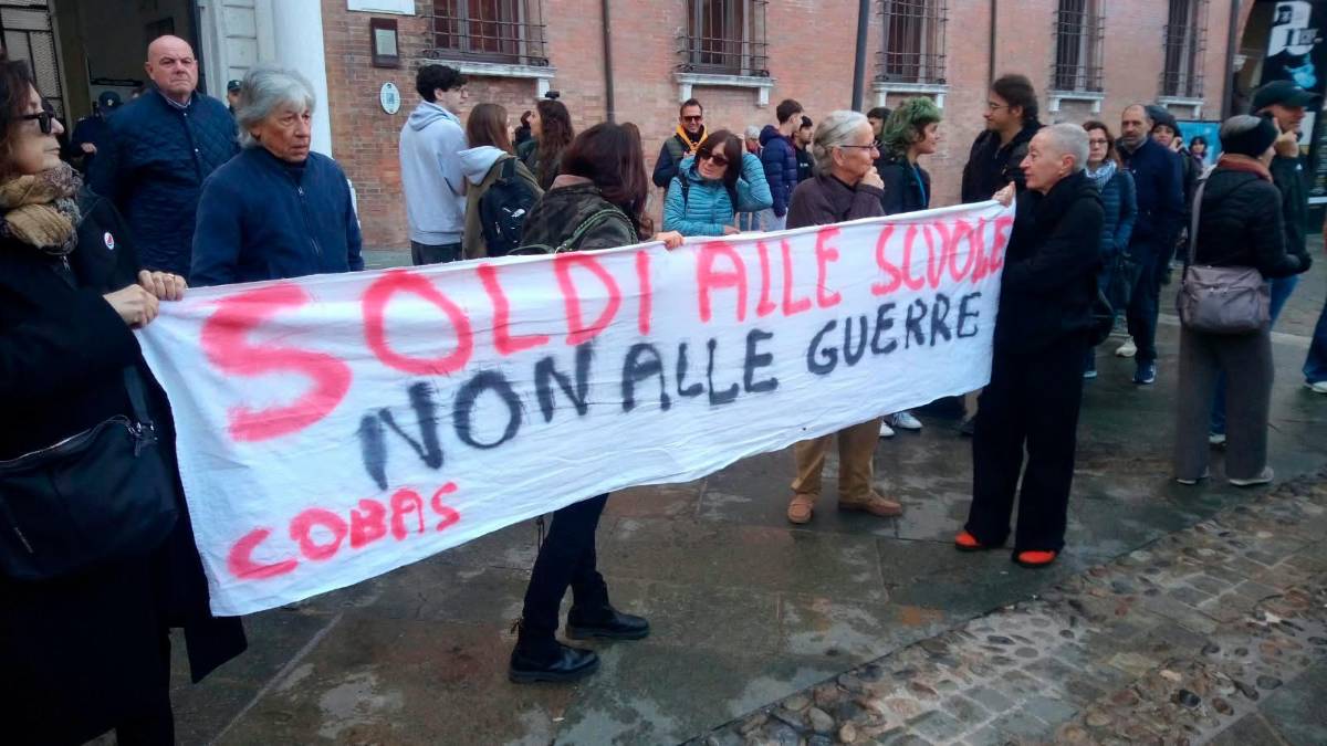 Ravenna, la protesta in piazza: “Soldi alle scuole, non alle guerre” - VIDEO GALLERY