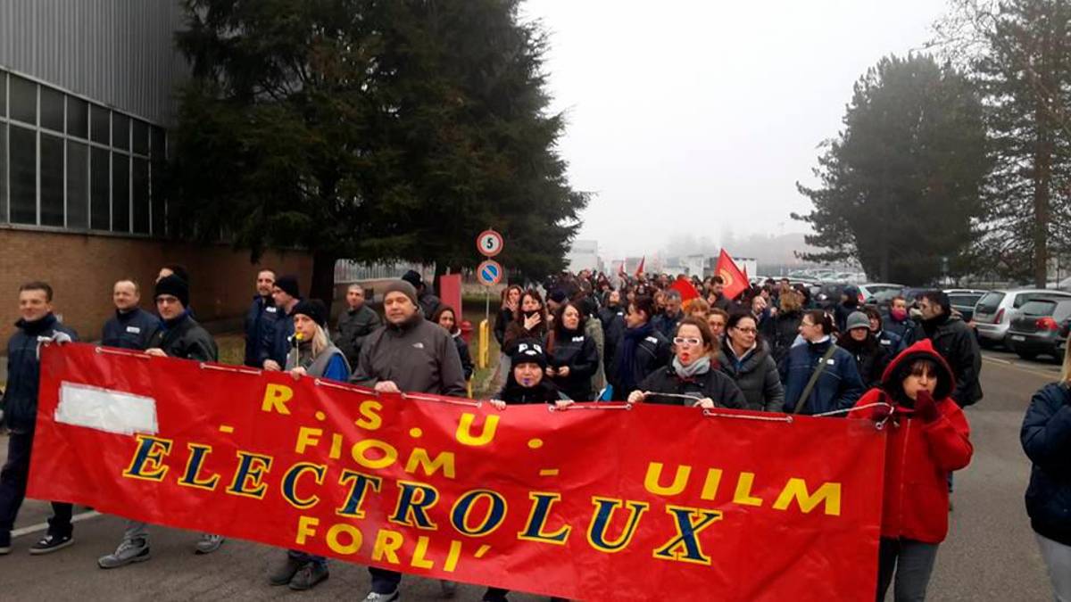 Forlì, crisi Electrolux, la Regione: “Si ragiona su uscite volontarie nel giro di tre anni”