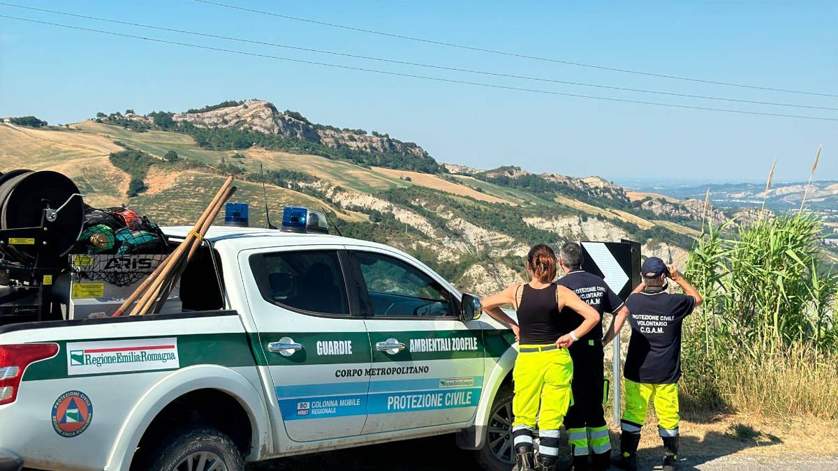 Alcuni dei volontari dell’associazione di Protezione civile C.G.A.M. Imola durante i servizi di osservazione in varie postazioni in Vallata per prevenire gli incendi avvistandoli in tempo