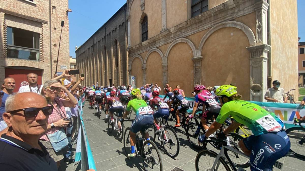 Ciclismo, la tappa Cesena-Cesena del Giro d'Italia donne VIDEO