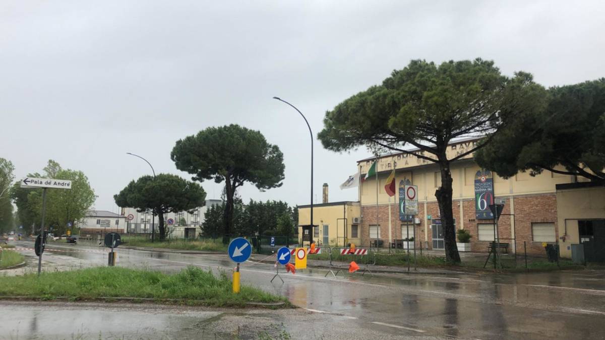 Maltempo Ravenna, scolo Lama pieno, chiuso un tratto di via Trieste