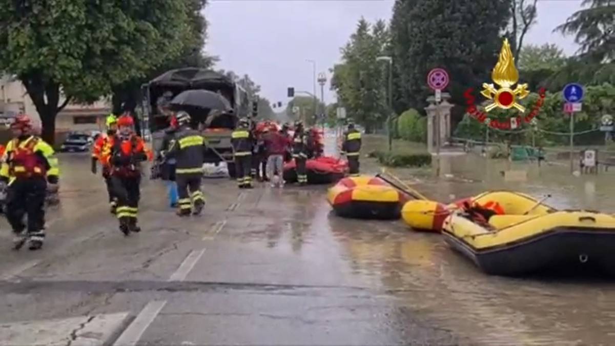 Vigili del fuoco al lavoro a Forlì / VIDEO