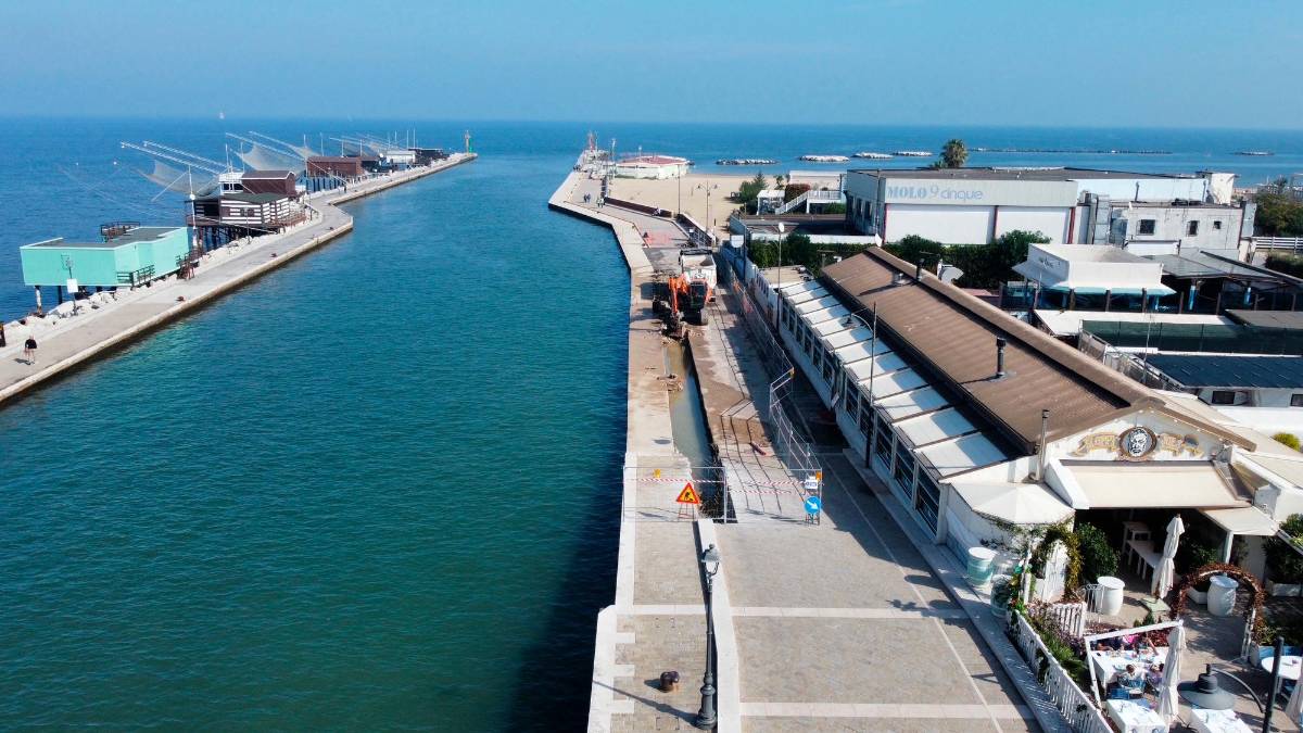 Cesenatico, lavori sul molo per curare le ferite del tempo e rinforzarlo