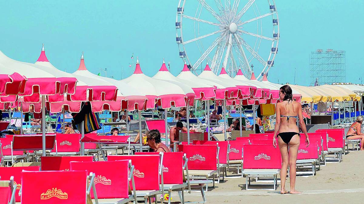 Rimini, camere libere a ferragosto. Gli albergatori: «Mai successo»