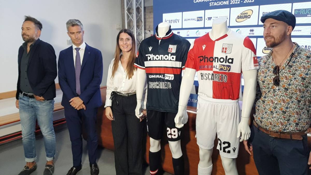 Calcio C, il Rimini presenta la nuova maglia: uno sponsor è targato Gabellini