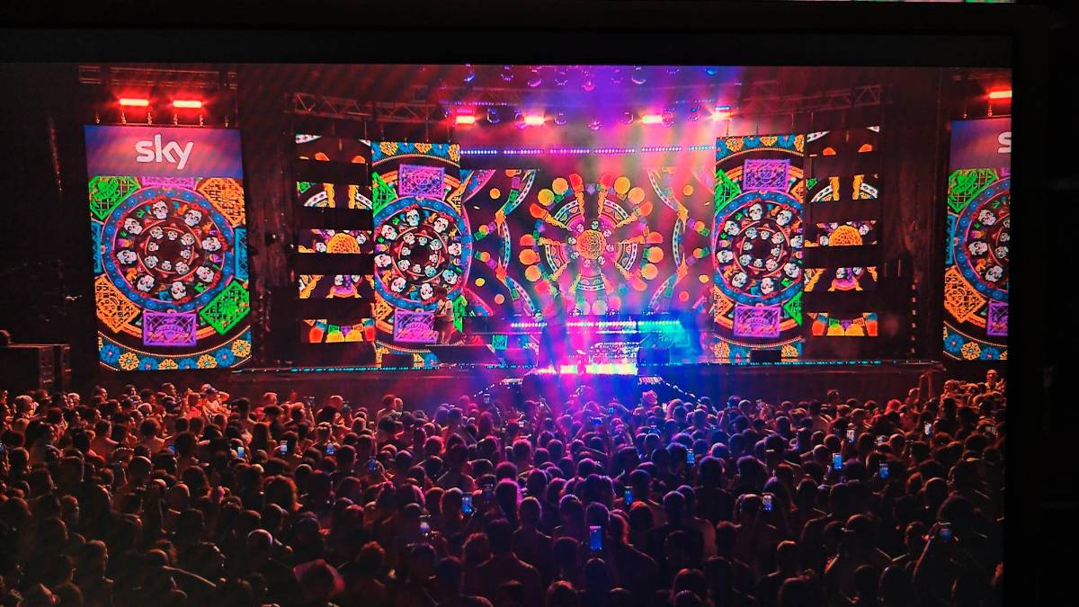 Rimini, la Notte Rosa di RDS Summer Festival 2026 fa il pienone VIDEO E FOTOGALLERY