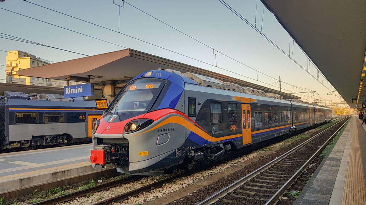 In treno per la riviera romagnola: 54 corse in più dal 25 aprile al primo maggio