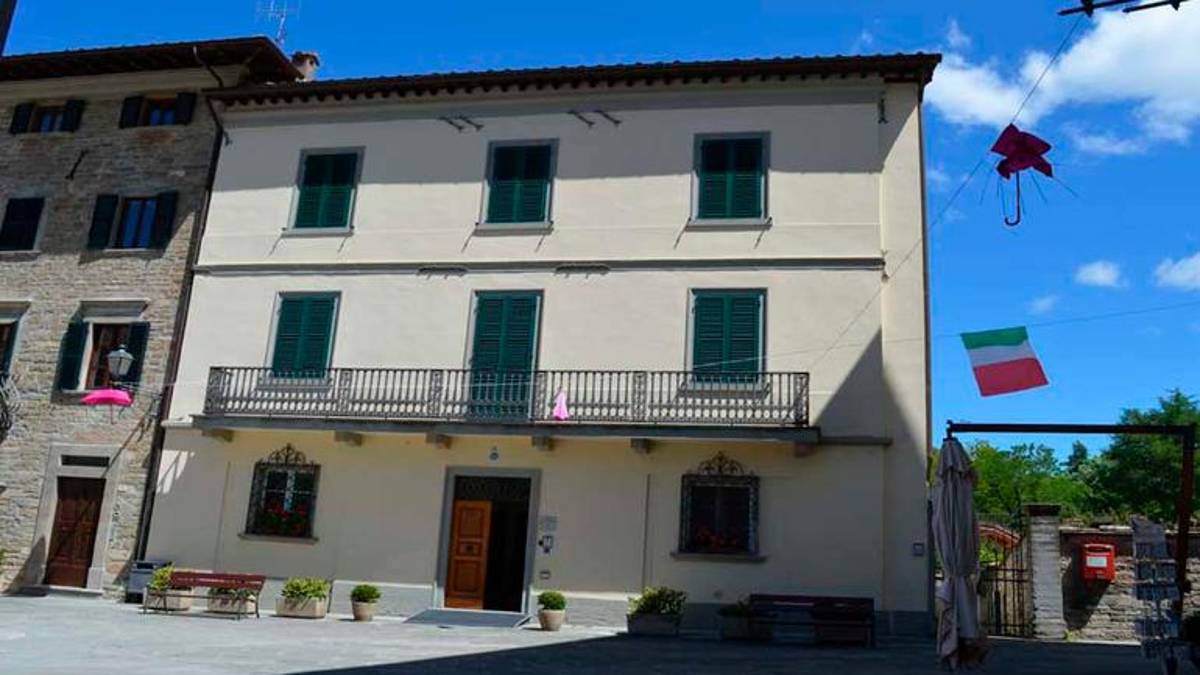 Fabbricato delle suore clarisse francescane in piazza Ricasoli