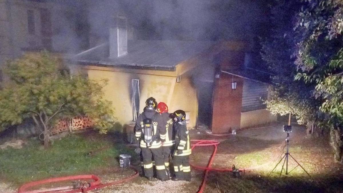 Riccione. Fiamme nella notte in una colonia, incendio anche a Ospedaletto
