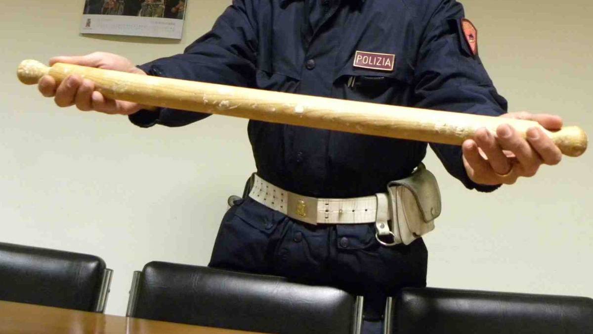 Aggredisce moglie col mattarello, arrestato marito violento a Rimini