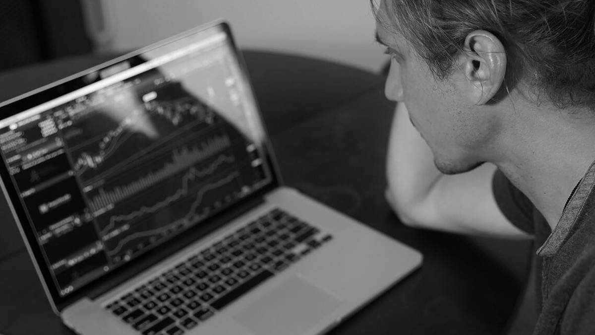 Trading online: sempre più utenti investono in borsa con le app