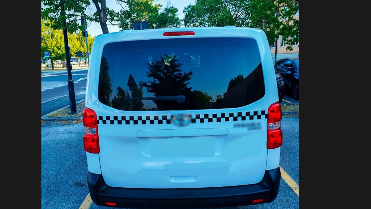 Ravenna, Terminal crociere, finto taxi beccato dalla Polstrada con 5 turisti inglesi: maxi-multa e fermo del mezzo