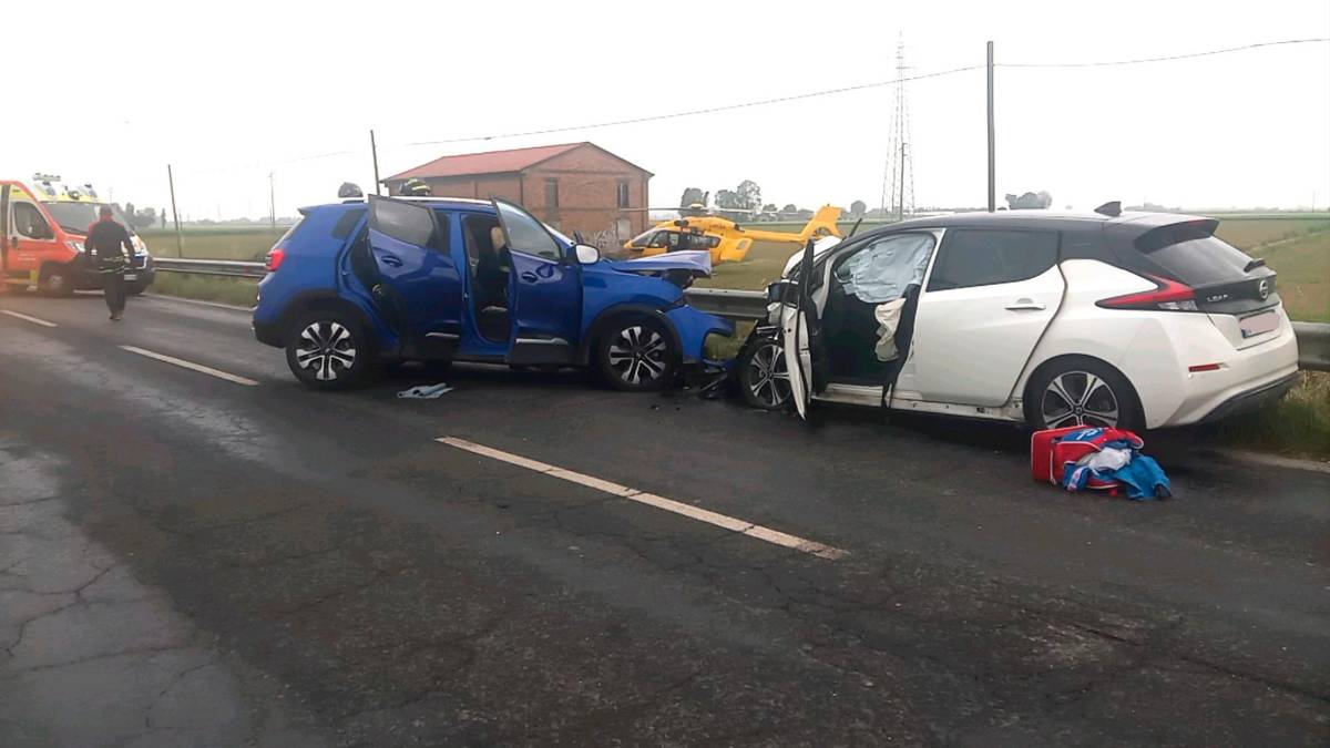 Ravenna, scontro tra auto in via Sant’Alberto: morta una donna, altre tre persone ferite