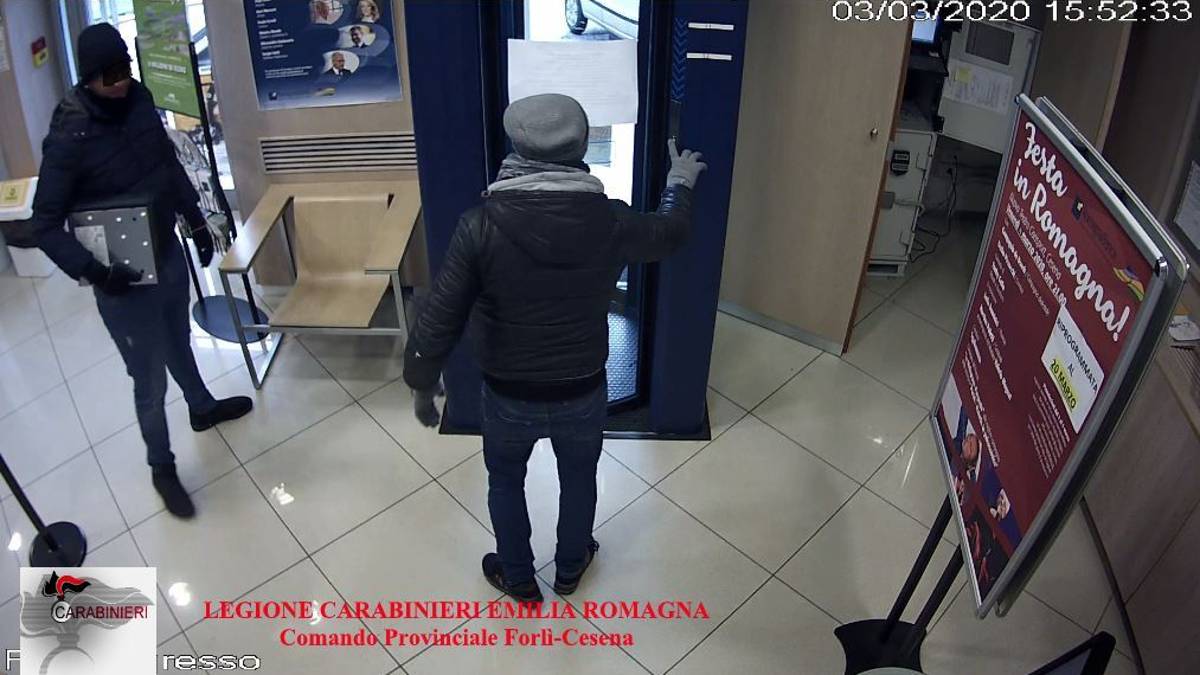 Cesena, i rapinatori della banca arrivavano dalla Sicilia