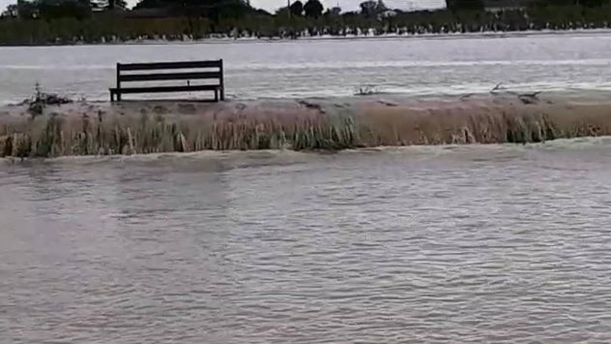 Il fiume nei campi coltivati