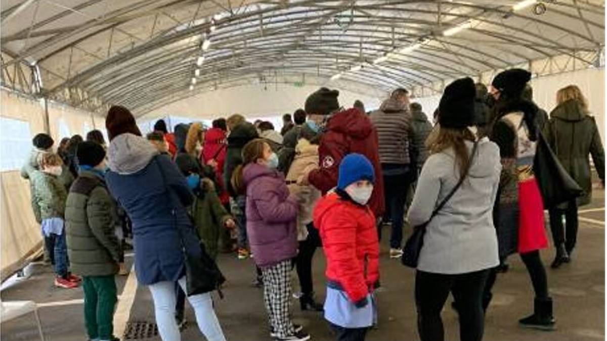 Ravenna, assembramenti di bambini al centro tamponi del Cmp: arrivano le scuse dell'Asl