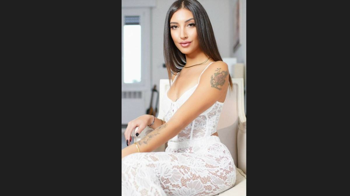Riccione, si licenzia da commessa e sbarca su Only Fans: Guadagno dai 4 ai 5mila euro al mese