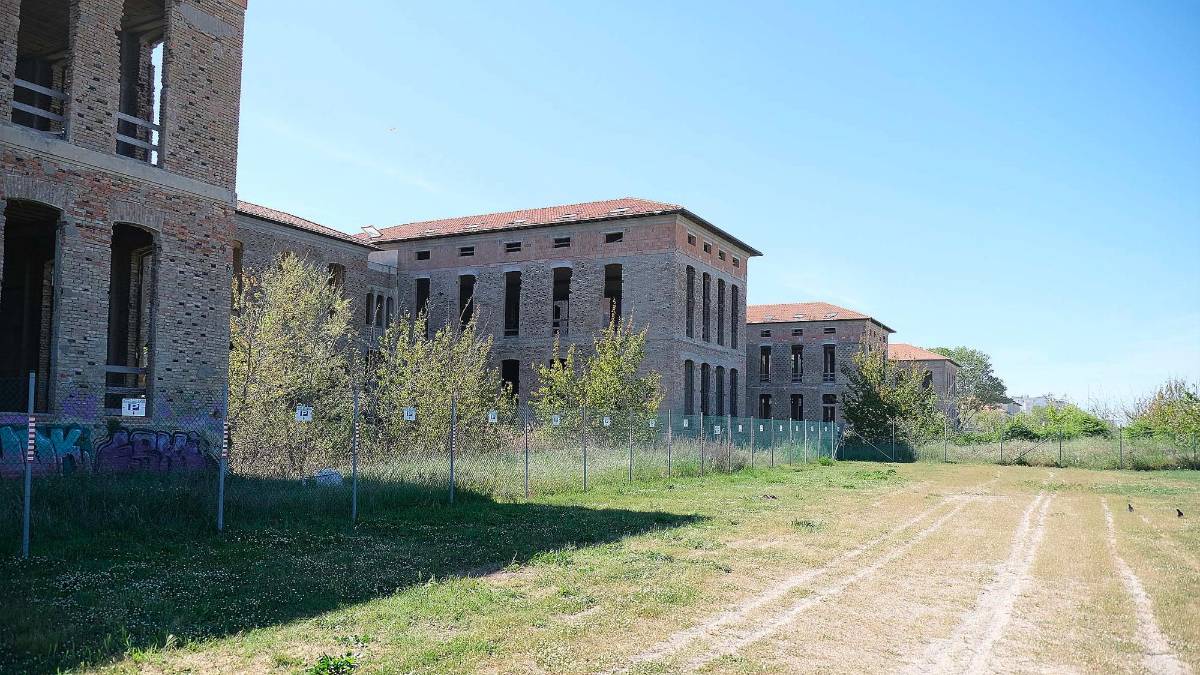 Rimini, all’ex colonia Murri un parcheggio per auto e ciclomotori