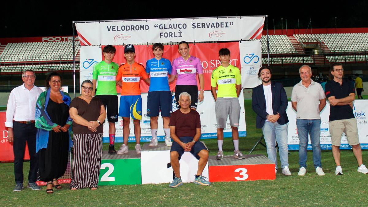 Il podio con i vincitori del Trofeo Superpistard 2026 al Velodromo Servadei