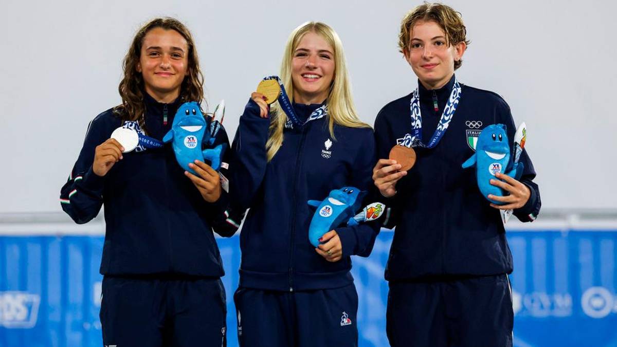 Gaia Urbinati a sinistra con Lucie Schoonheere e Irene Panzavolta (foto Mattia Martegani/CONI)