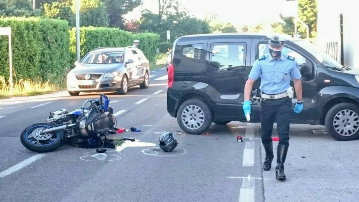 Ravenna, incidente in moto. Ferito 58enne