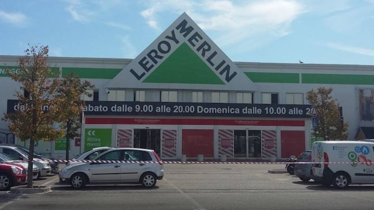 Savignano Mare, rubavano al Leroy Merlin: arrestati in due