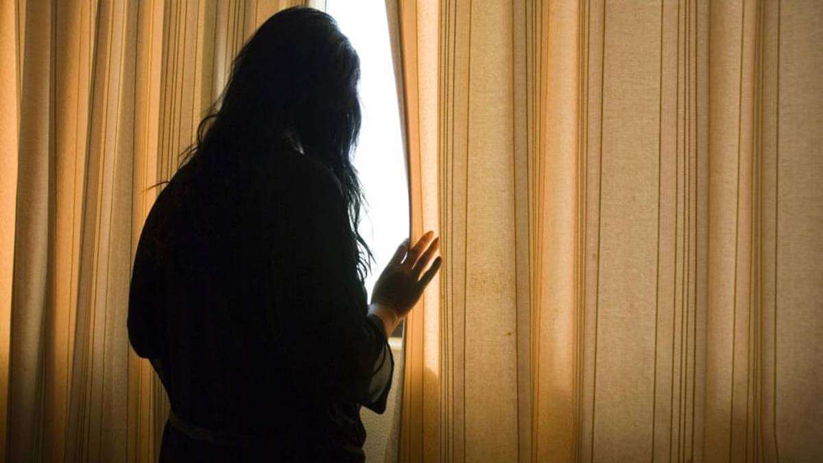 Ravenna, invia 15 messaggi al giorno al figlio minorenne per perseguitare la ex