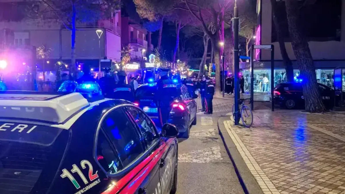 Milano Marittima, massacrati di botte a Capodanno fuori dalla discoteca, un 19enne perde un occhio: 5 denunciati