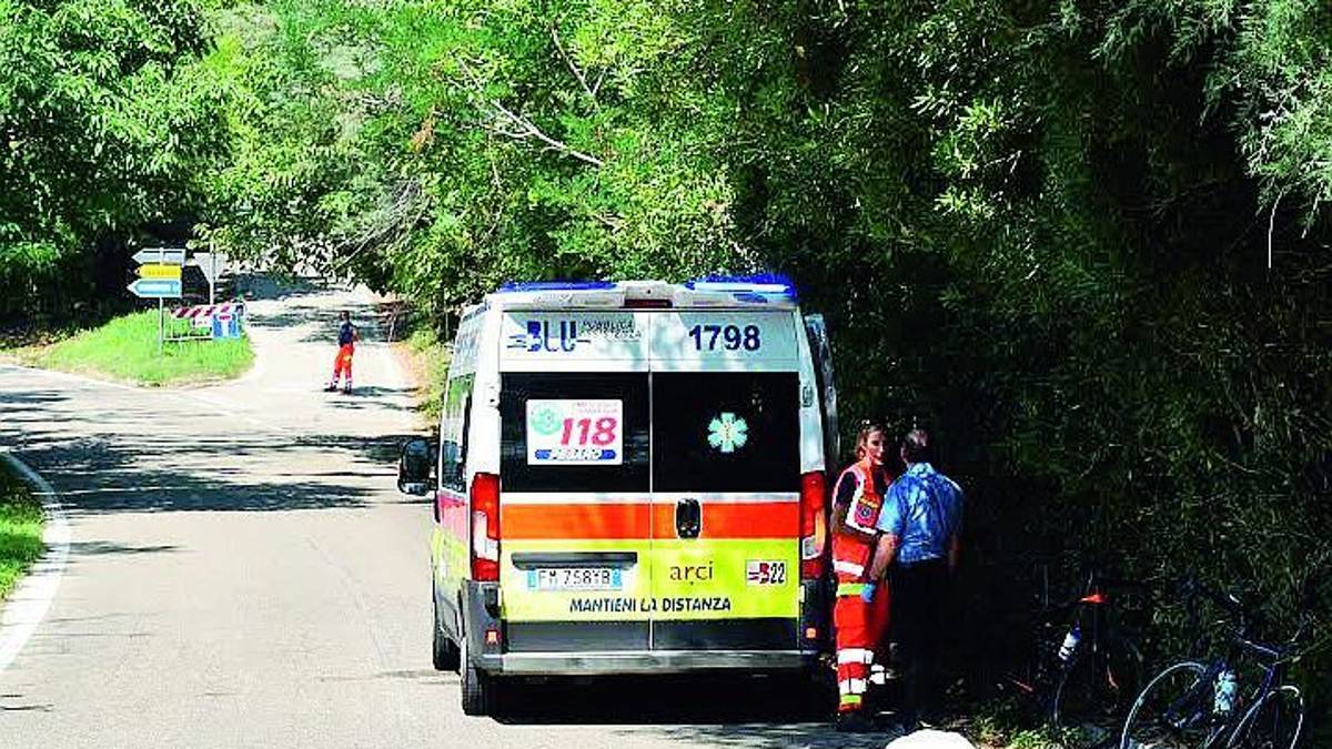 Riccione, stroncato da un malore mentre pedala