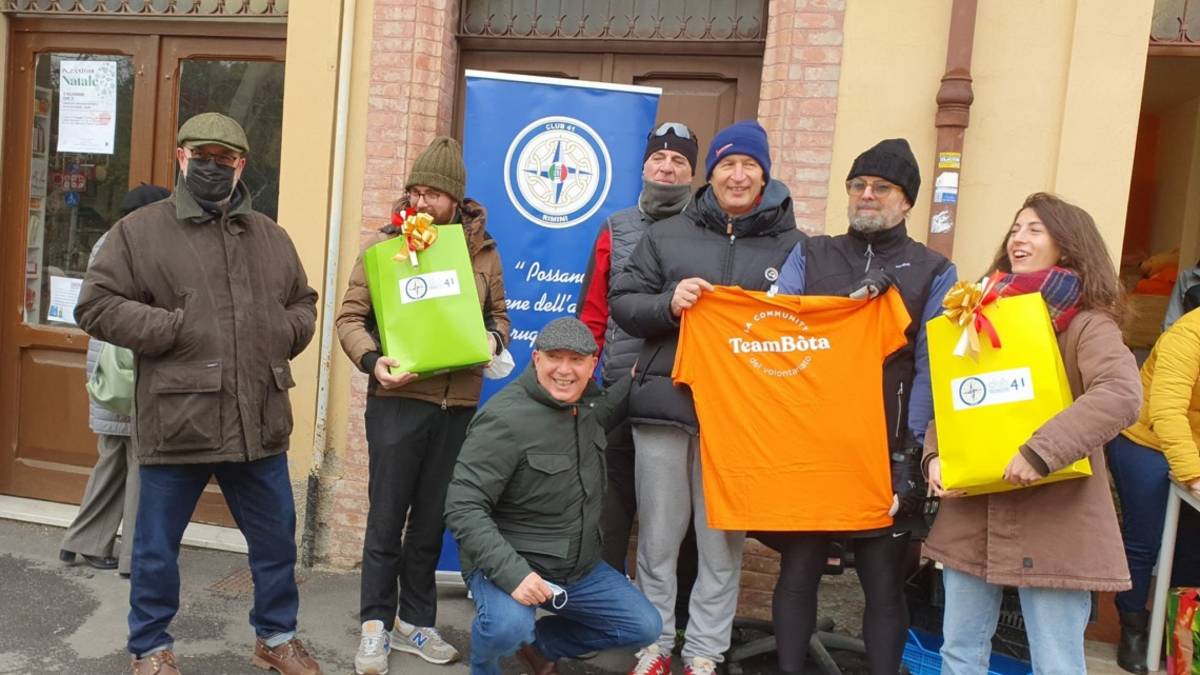 Rimini, da Club 41 e Team Bota un cesto alimentare a 20 famiglie in difficoltà