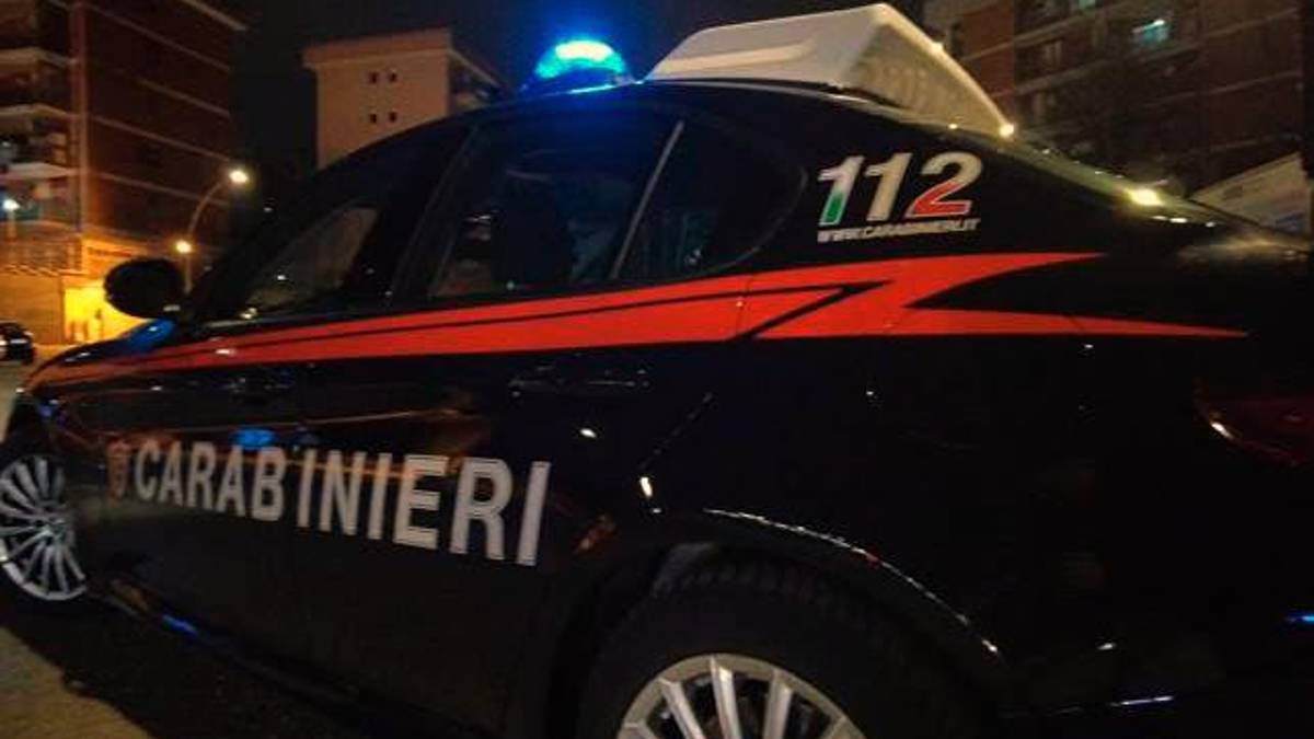 Alfonsine. Straniero in stato di alterazione semina il panico in centro, bloccato con il taser