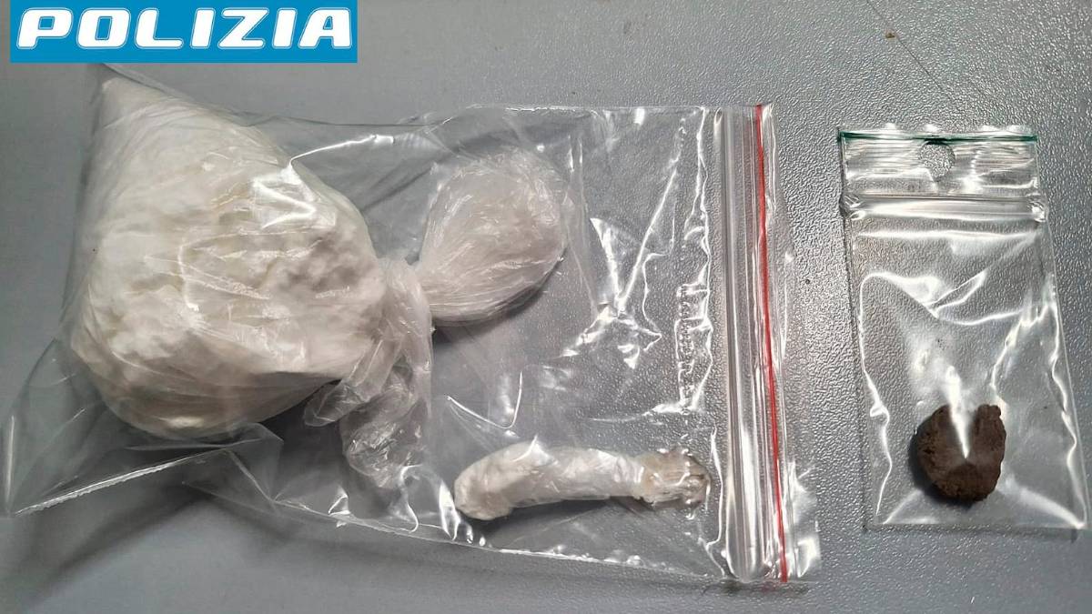 Forlì, controlli di Polizia: sequestrata droga in un locale del centro storico