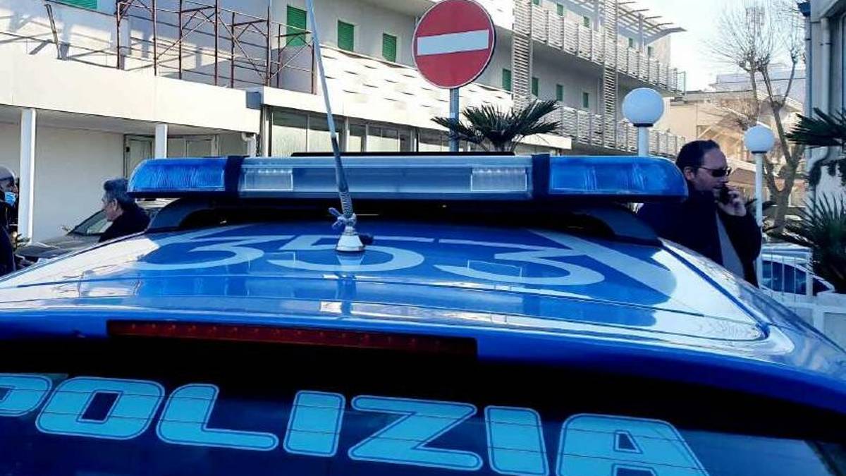 Rimini, coltellate all'ex moglie e a un albergatore: condannato a 10 anni