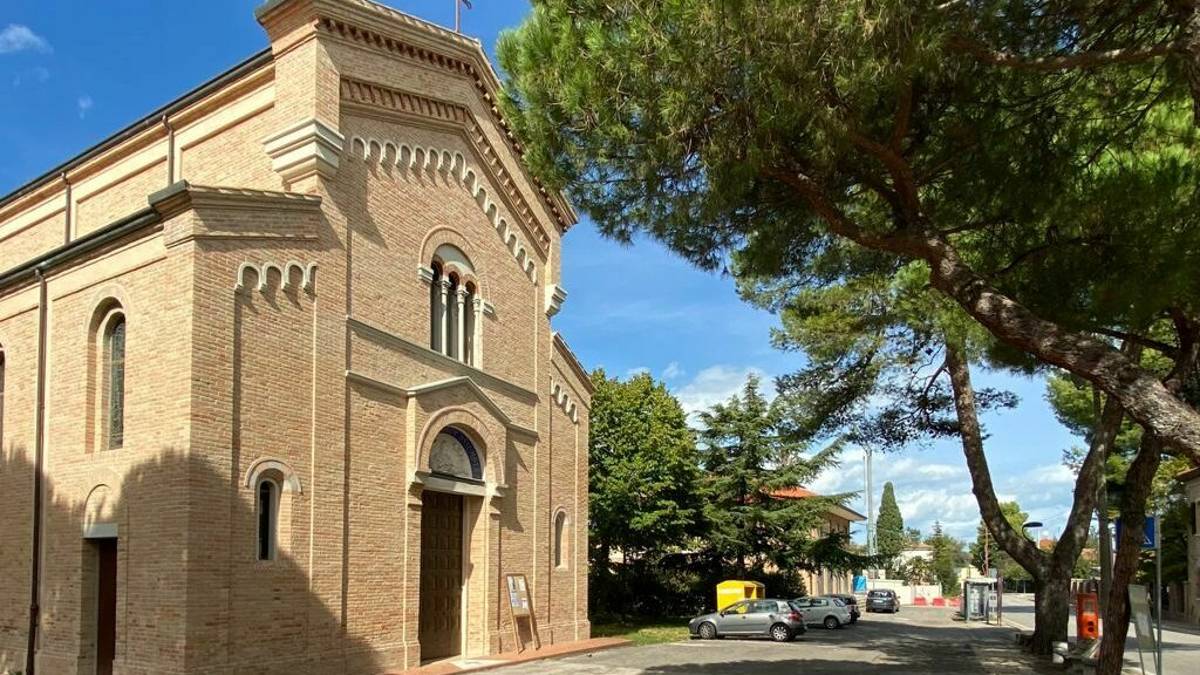 Via ai lavori di messa in sicurezza della chiesa di Scacciano