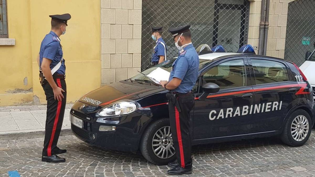 Novafeltria, scoperto l'imbrattatore di un'attività commerciale