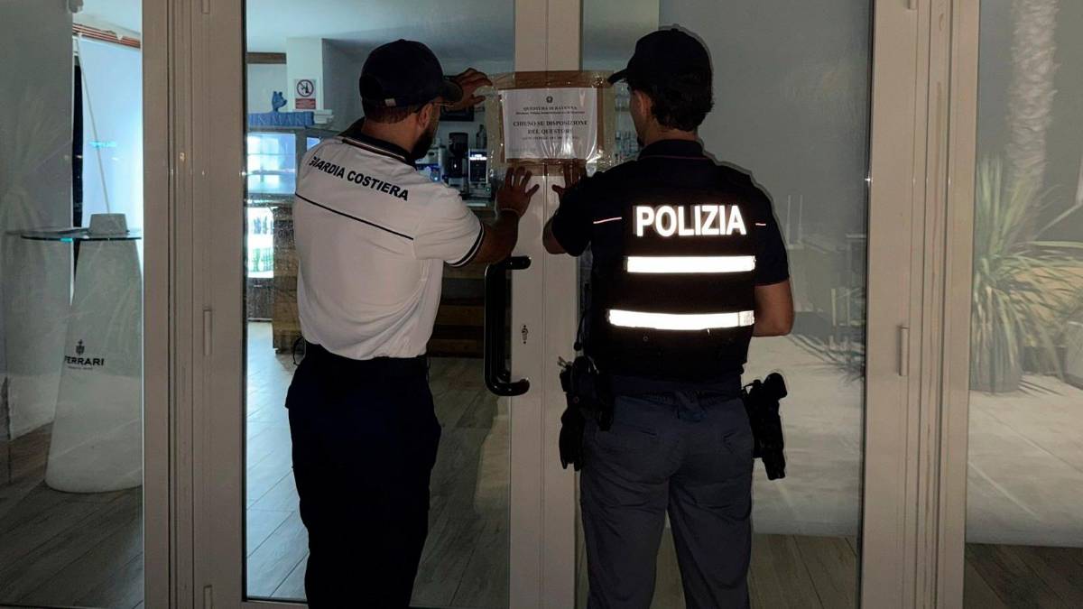 Milano Marittima, liti, aggressioni e fuochi d’artificio senza autorizzazioni: locale sulla spiaggia chiuso per 3 giorni