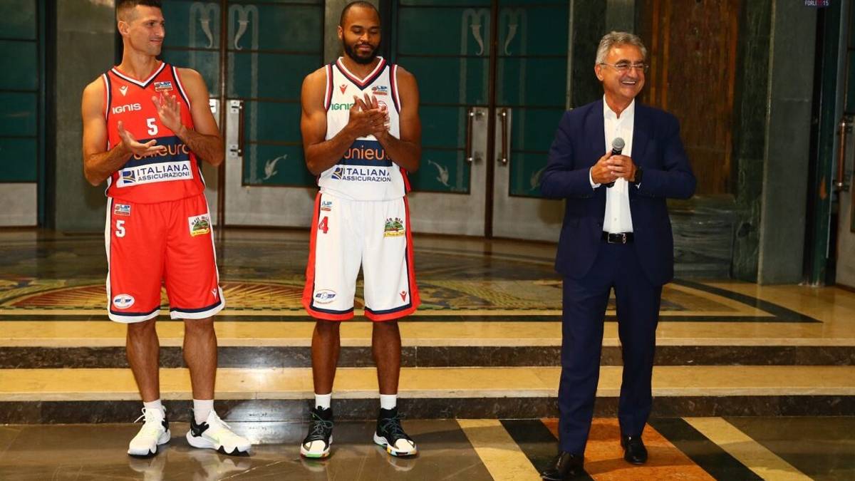 Basket A2: Unieuro, presentazione in grande stile con #NoiCiSiamo