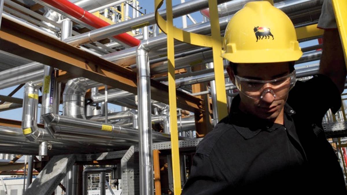 Eni, allarme dei sindacati sullo stop al cracking