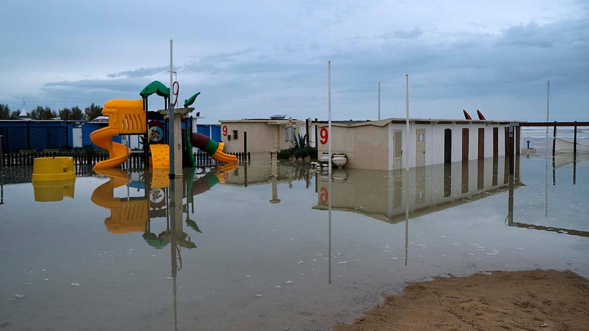 Con questo clima il futuro è un’incognita, l’incontro a Cervia: “La linea di costa arretrerà di 50 metri”