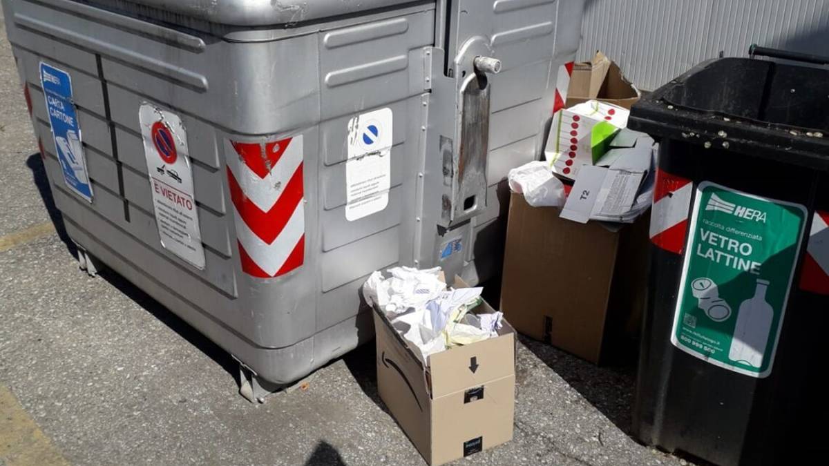 Bagnara: abbandonano rifiuti, individuati