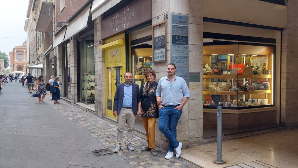 Rimini, la tabaccheria Gambalunga diventa bottega storica
