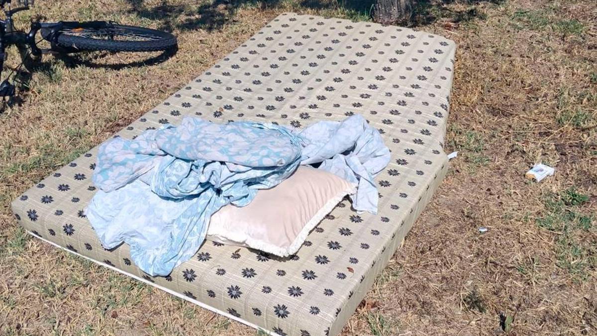 Il materasso, i cuscini e i lenzuoli rubati e ritrovati