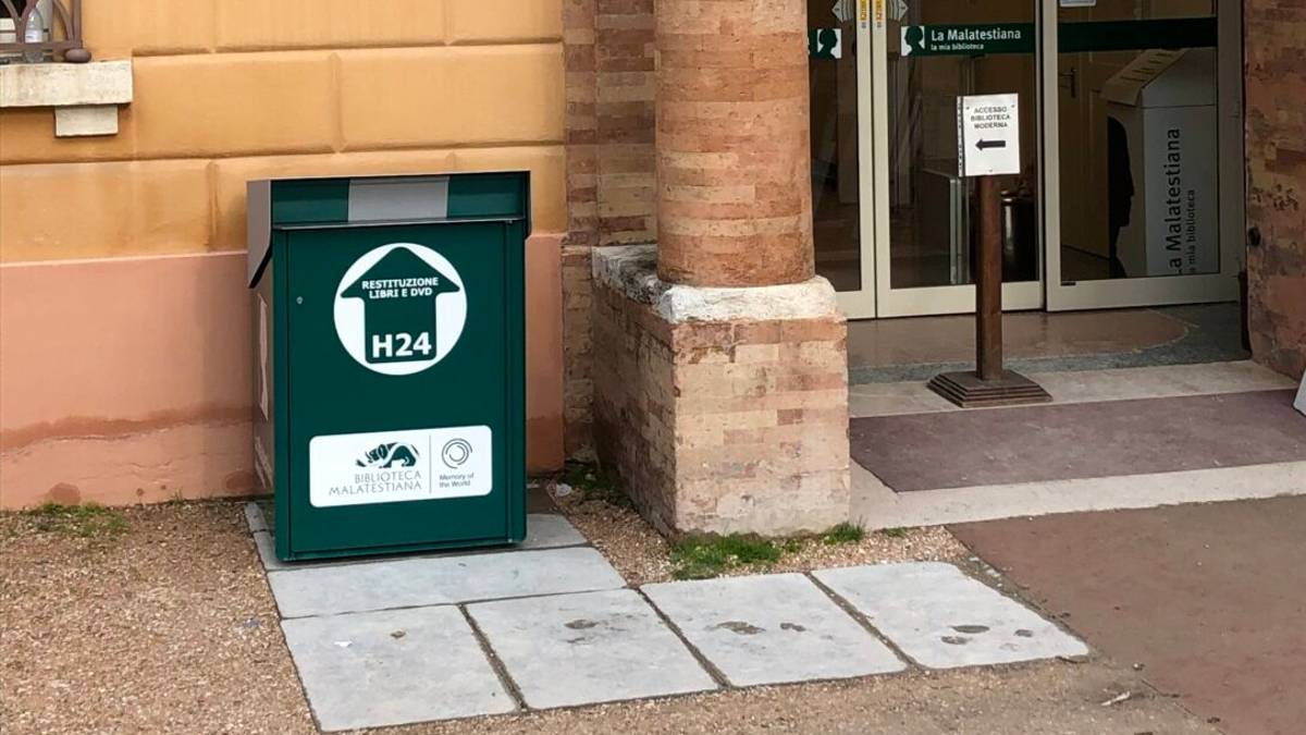Cesena, un box per restituire libri e dvd 24 ore su 24 alla Malatestiana