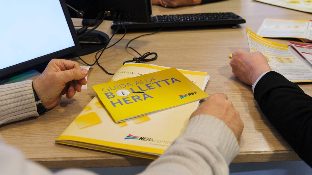 Hera contro il caro energia: tariffe bloccate e incentivi in bolletta