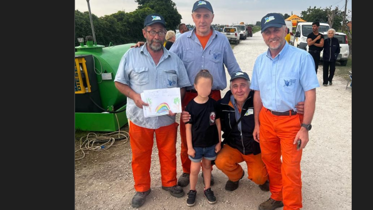 Alfonsine, alluvione: bimba di 7 anni porta la colazione ai dipendenti del Consorzio al lavoro