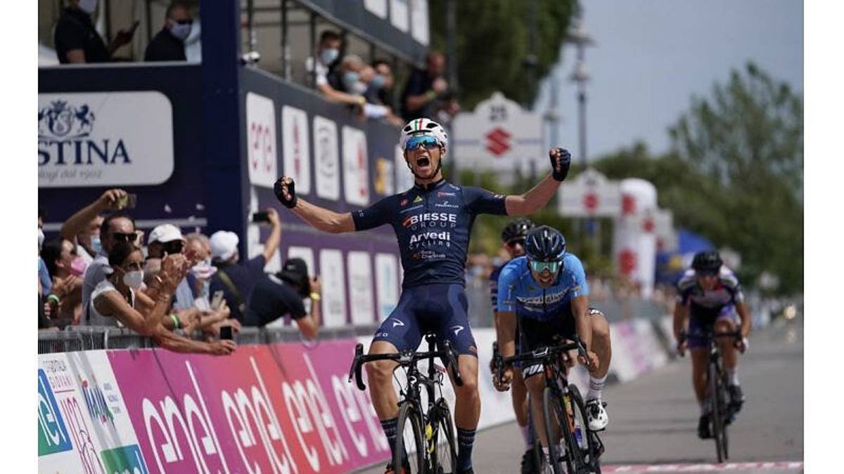 Ciclismo Giro d'Italia Under 23, bel 4° posto di Tarozzi a Cesenatico