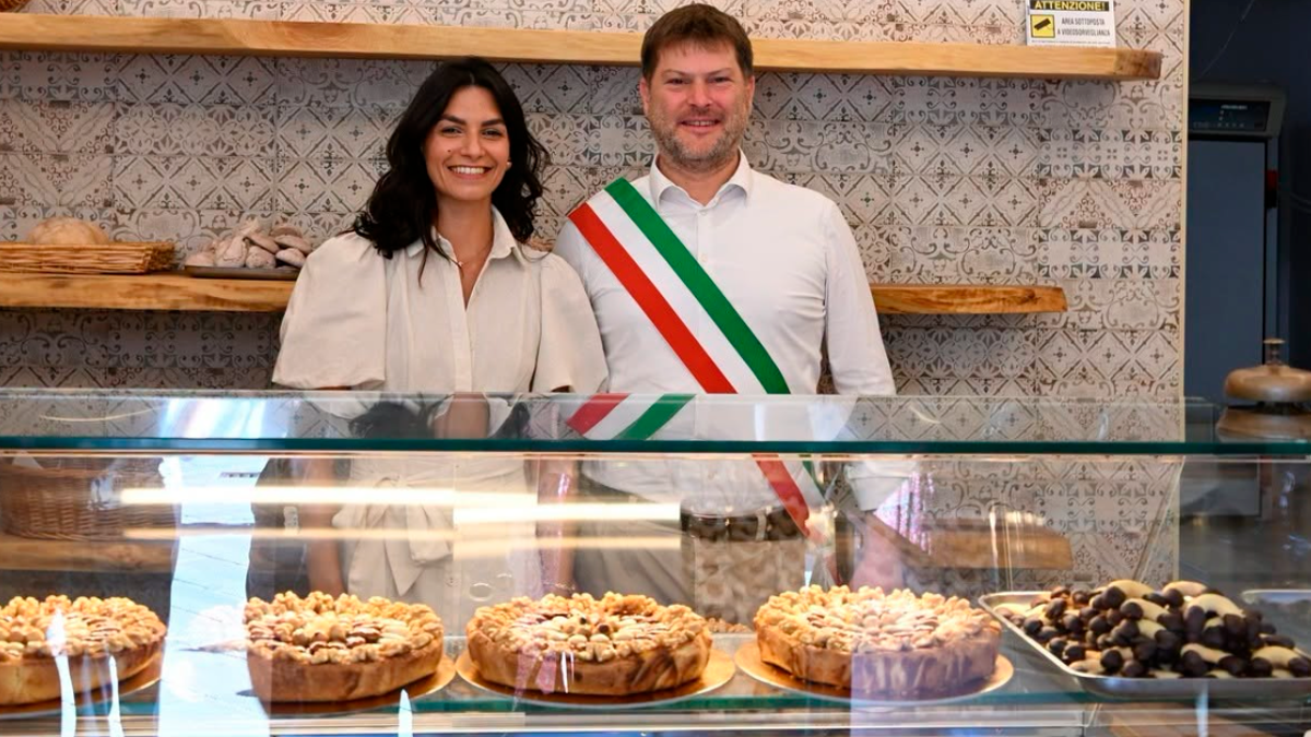 Bagnacavallo, il panificio Vanigli riapre nel segno di Valentina. Il sindaco: “Bello vedere una giovane investire qui”