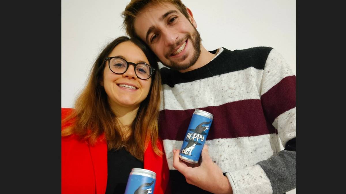Due cuori e una pinta: i fidanzati di Gambettola lanciano la birra Hoppy